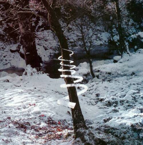 cosmicscripts:  Snow and ice sculptures by Andy Goldsworthy