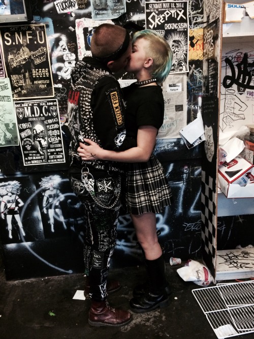 rydenarmani:
“gay punks unite
Liz queer-punk
Lydia snarky-queer
”