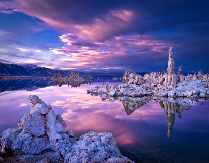 odditiesoflife:  Mono Lake One of the most beautiful and oldest lakes in the world,