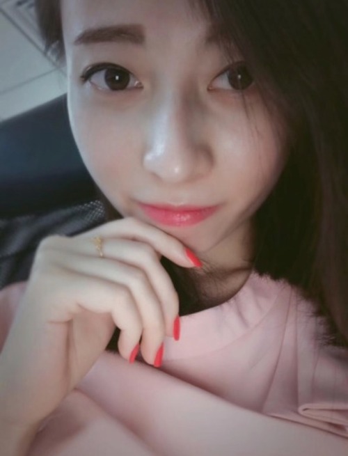 alexlnd: 网友投稿 美娇妻，欢迎颜射