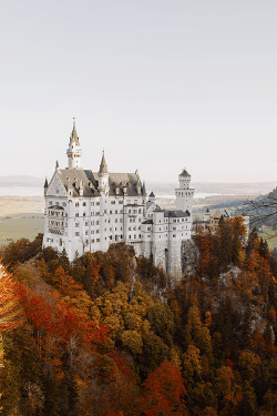 thewickedfaerie:  Castle in fall by thefirebomb 