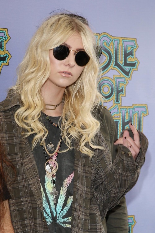 the-pretty-r3ckless:  The pretty reckless 