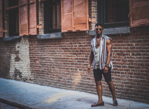 huds-im-out:  homeofthegods:  blackfashion:  Craig Johnson, Bronx, NY, 22 IG: Craig_DaDon  Sunglasses: Ray-Bans Shirt : Thrifted ( Oversized ) shorts : Levi’s  Shoes : GH Bass  Photo Credit : beyond-theframe  HE IS SO CUTE  May I call you husband? 😏