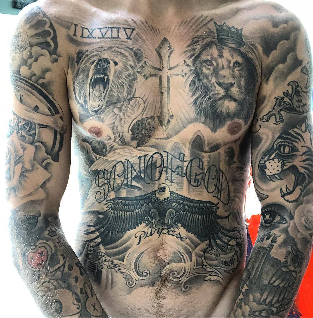 fetishist-liam:  Did anyone ever think how taste all that body after gym? Justin