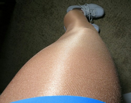 phurban:  hosebunny:  my jogging attire ;)  @hosebunny you are looking sexy 
