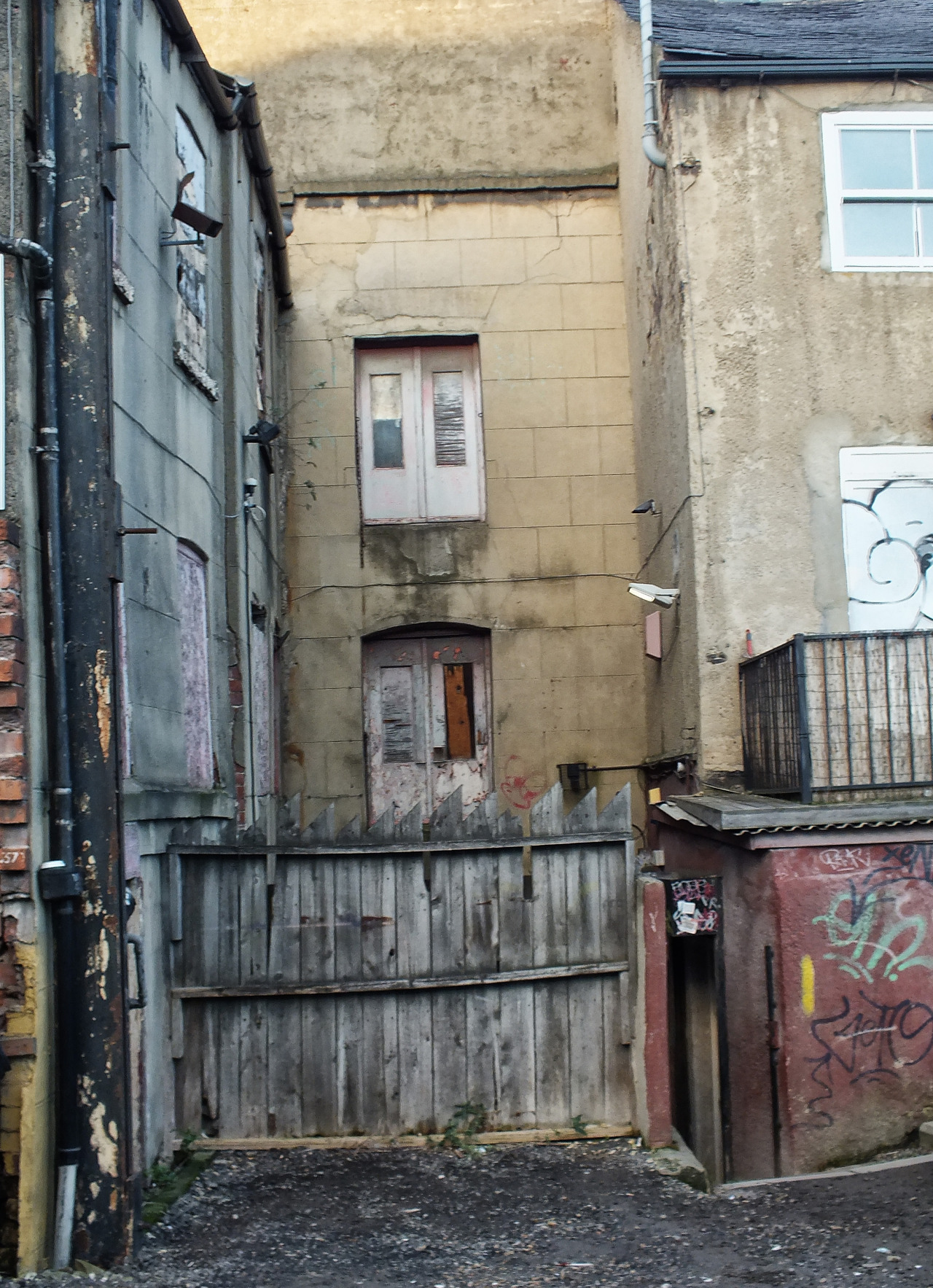 back wall
First White Cloth Hall. A long term photographic survey of a long neglected historic building in the centre of Leeds. Photography by rachelminshull​​​​​​ and philopenshaw​​​​​​ For more go to: http://white-cloth-hall.tumblr.com