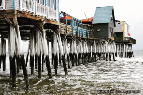 Ice ice baby!!! Lots of ice forming on the support beams on @theoobpier / @thepieroob .. I like the 