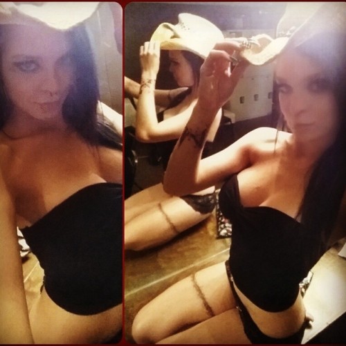 phoenixxfirebird:  @Bare-Back Saloon! Here till Saturday night!  Come say hi! ♧