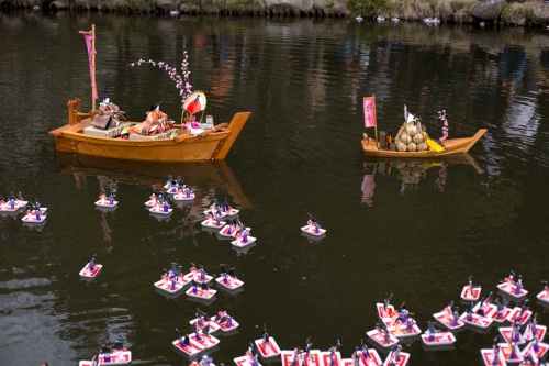 kitsunekunblog:For Hinamatsuri, we found a nagashibina event to attend in Ibaraki.  For the annual ‘