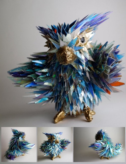 thebeautyoftheplanetearth:  Sean Avery – Animal Sculptures From Broken CDs Australian artist Sean Avery has an unique way of expressing his sculptural talents. He creates these amazing sculptures using recycled materials like old CDs, computer hard