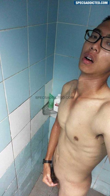 sglustfulcum: Hot SG Guy with big dick