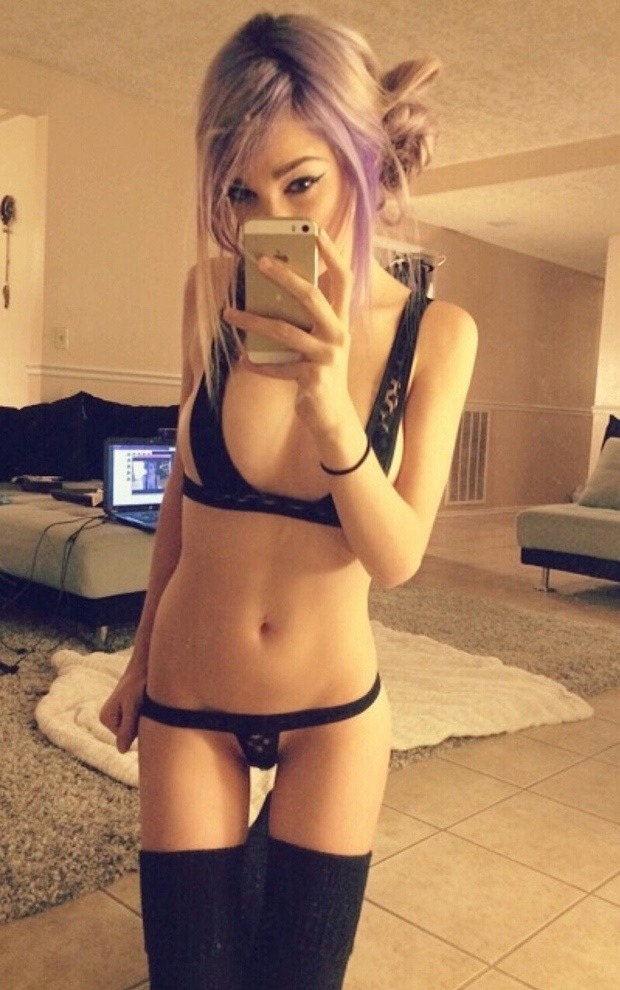 scotts1stlaw:  Sexy Selfies