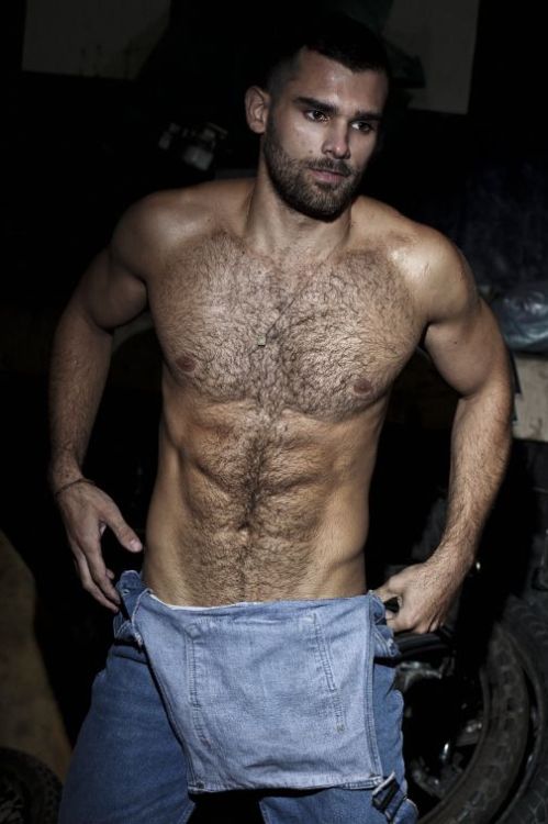 hot4hairy:  Maklon Barcaro  H O T 4 H A I R Y  Tumblr |  Tumblr Ask |  Twitter Email | Archive | Follow HAIR HAIR EVERYWHERE! 