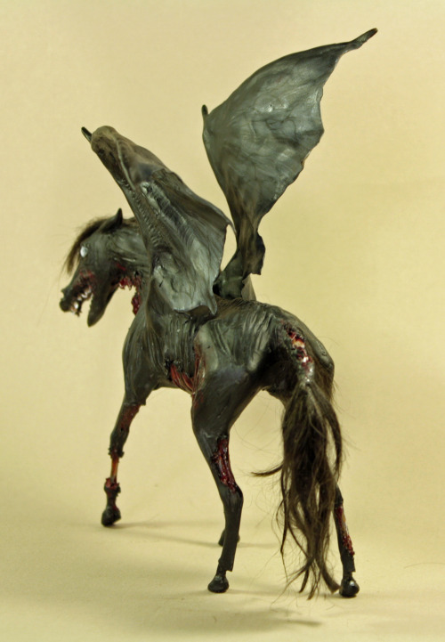 quequinoxart:  “Asakku” the demon horse/ thestral, made from polymer clay over wire and foil, painted in acrylic, with mohair mane and tail. He is about 4 inches long from chest to bum and 6 inches tall. I made him back in September/ October,