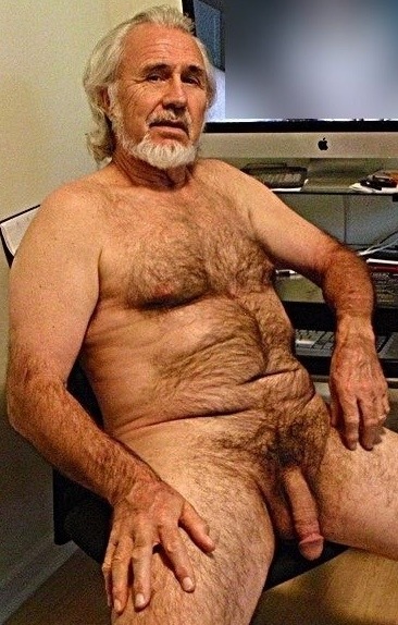 abuelosricos:  Hamdsome daddy..