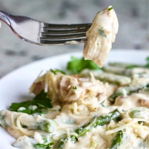 Low Carb Chicken Alfredo is rich and creamy with zero pasta and tons of filling satisfaction. I love