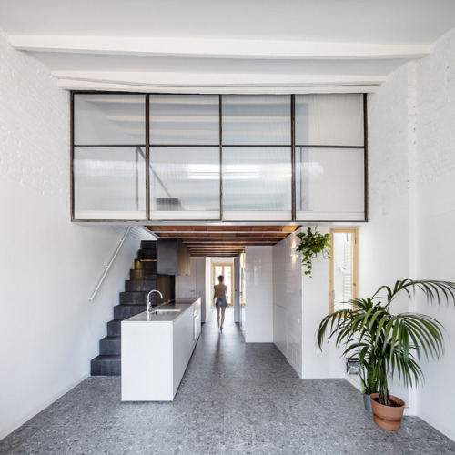 leibal:La Dominique is a minimalist interior located in Barcelona, Spain, designed by RÄS STUDIO. Th