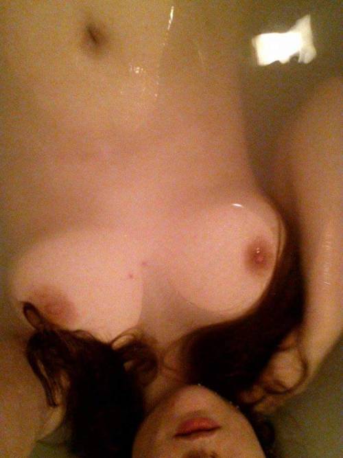 kamrenistherealbatman:  My baby, taking her bath.  Anyone wanna join? 