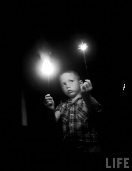 4th of the July sparklers(John Dominis. 1954)