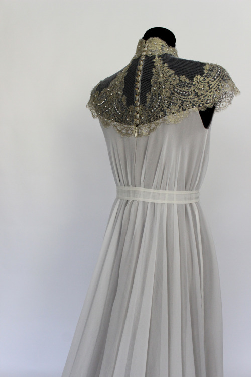 lindafriesen:Art Nouveau inspired wedding dress, made of 3 layers of golden shimmering taupe chiffon