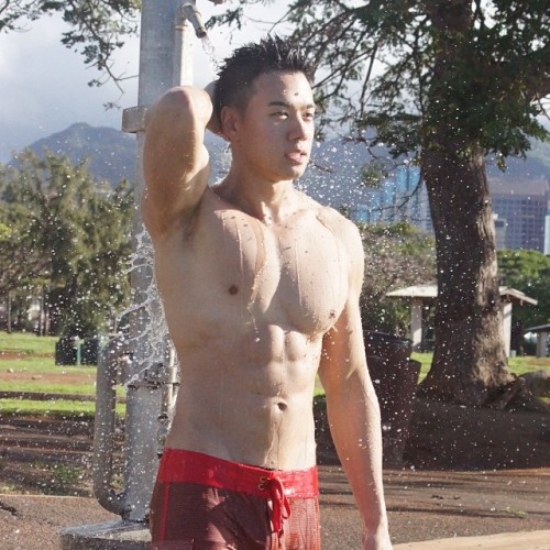 http://gaykoreandude.tumblr.com/post/108804022438