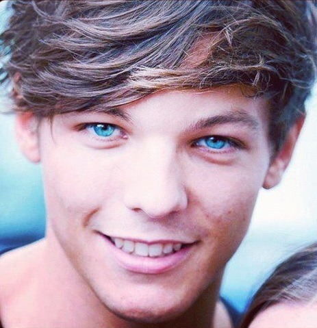 Green Louis  Louis tomlinson tumblr, Louis, Ocean blue eyes