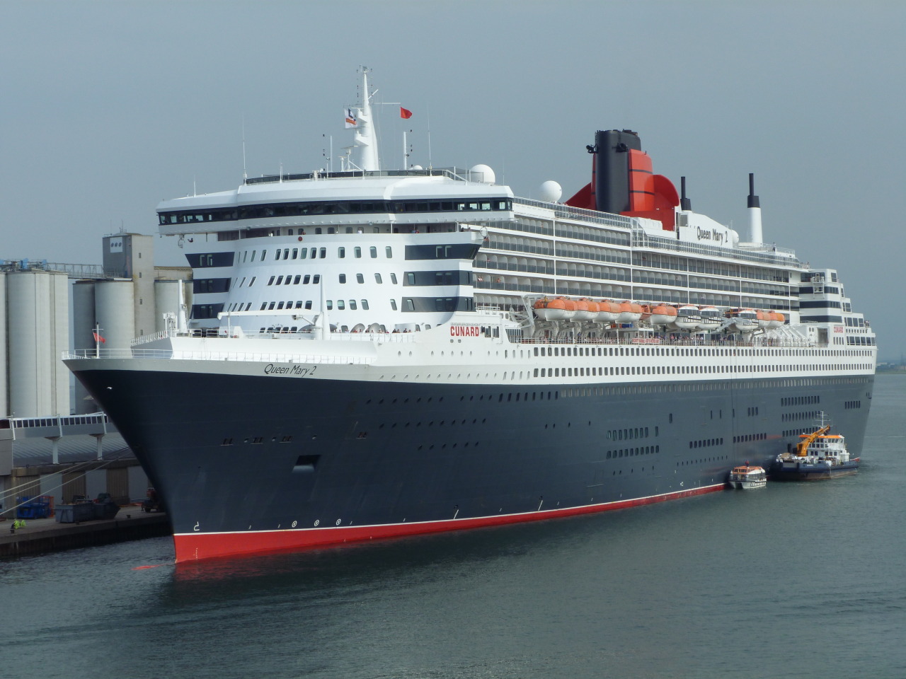 travelling-wonders:     Queen Mary 2 just before departing Southampton. 27/07/2012.