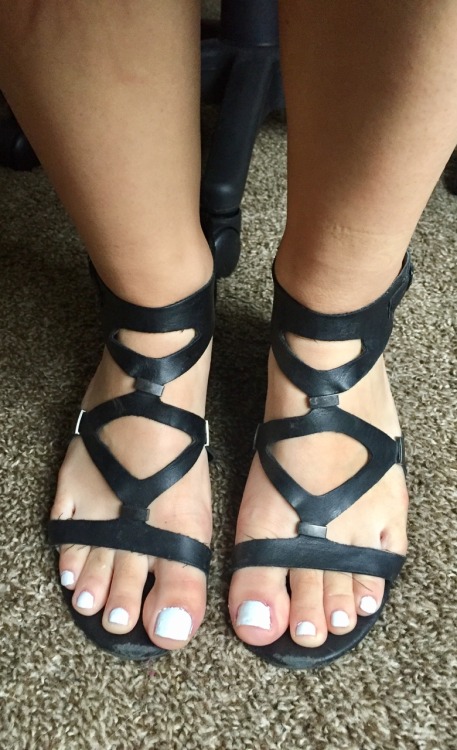 happyteenfeet: Anyone out there interested in buying and worshipping my favorite pair of sandal heel