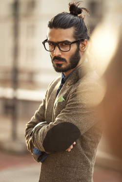 sunshineandfeelingfine:case for a man bun