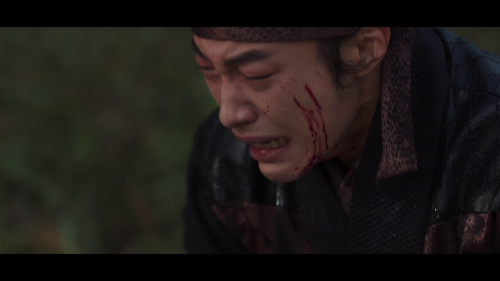 dangermousie:While Hwi is collapsed from poison, Seon Ho is destroyed by the body of the girl he tri