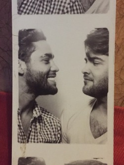 fuckyeahgaycouples:  Photo-booth with him.