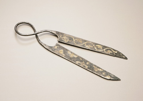 historyarchaeologyartefacts:Silver spring scissors with gilded Clouds and Floral Scrolls decorations