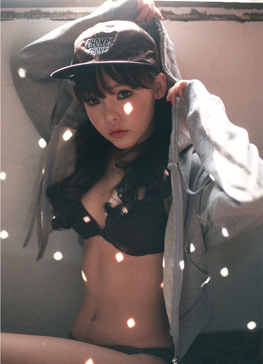 gravure-glamour:  Jia