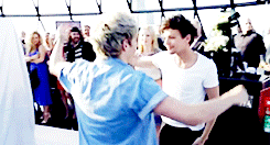  nouis + (slow) dancing 