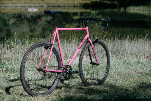 bikesandgirlsandmacsandstuff: (via Beautiful Bicycle: Vicious Cycles SSCX - PROLLY IS NOT PROBABLY)