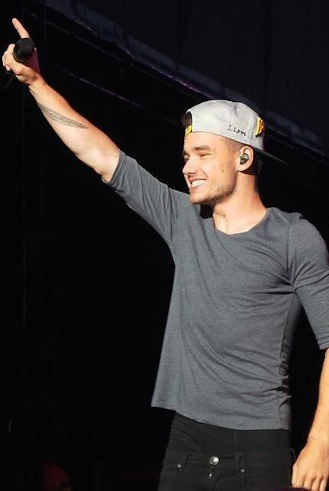 syracusesaggerboy:  celebsaggers:  Liam Payne Sagging Pics More Pictures: celebsaggers.blogsp