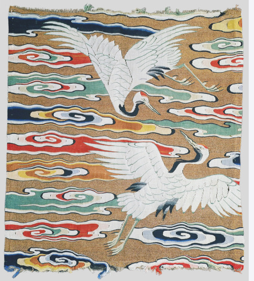 Rank Badge (buzi) from China, 1391–1527. Plain weave with discontinuous wefts (tapestry). Via Cooper