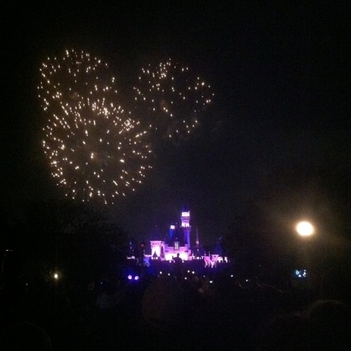 Disneyland fireworks! #mickeymouse (at Disneyland)