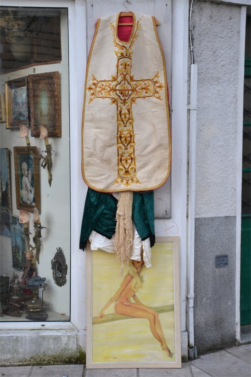 guilbertjj: Rencontre blasphématoire chez l’antiquaire