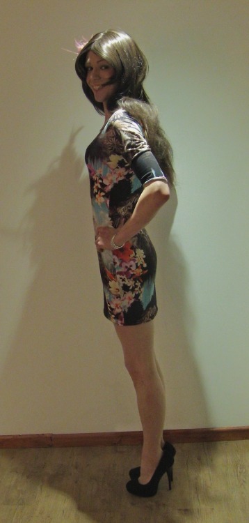 missdaniels1990:  A couple more snaps of me posing like a buffoon. I really like this dress. It’s a size too big for me (it’s a size ten if you must know. Oh? You didn’t ask? Ah well). I got it about a year ago and pretty much fell in love with