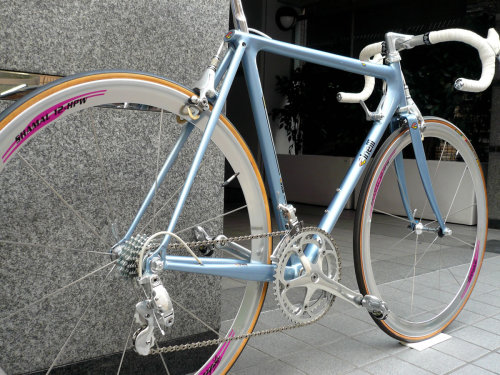 cyclocosm: preilauskas:  Laser dream  Quite possibly the most Euro bike of all time.