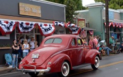 hotrodzandpinups:  Bruce Wheeler’s ride in the parade 