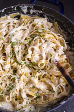 verticalfood:  One Pan-Baked Champagne Cream Sauce Fettuccine with Truffle Oil 