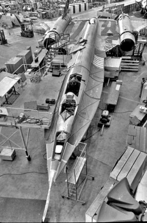 The built of the SR-71 Blackbird via Aero-Pictures