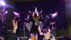 brave-new-digital-world:  wachuleruxx:  My BlackWarGreymon cosplay :D  best day ever!