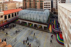 archatlas:  Elevated Sports Court in Zaragoza Guzman