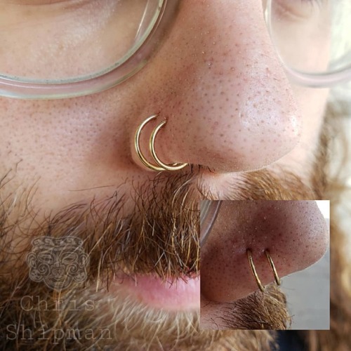 Beautifully healed nostril piercings switched to some 18k yellow gold seam rings from @anatometalinc