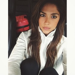 peoplewhoarenicetolookat:  @piamiller