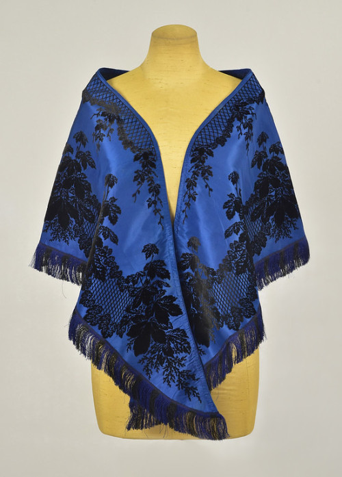 historicaldress: SILK and CUT VELVET SHAWL, 1850Royal blue taffeta having a black velvet foliate rep