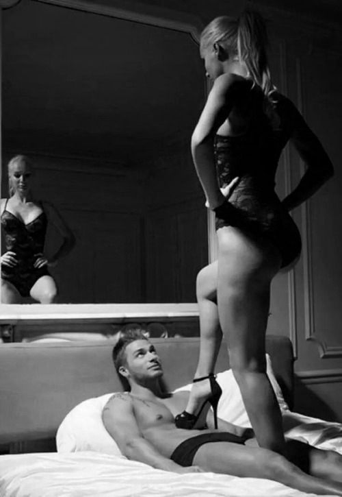 Sabia, esposa safadinha, que quanto mais você humilha seu marido dentro de casa mais ele fica manso e obediente? Então aproveite a cornitude e dê as ordens.